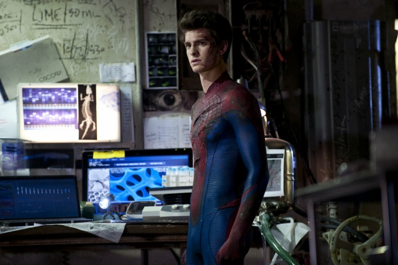 Watch: Peter Parker Throws Gwen Stacy Out A Window In Aussie Trailer For  'The Amazing Spider-Man'