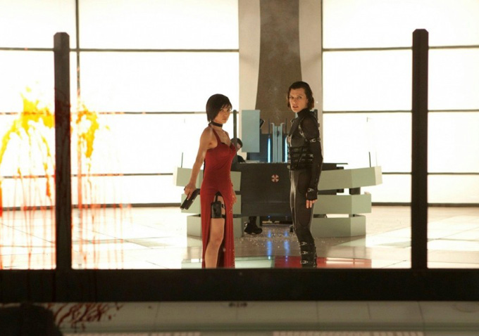 Resident Evil 1 Milla Jovovich robe rouge