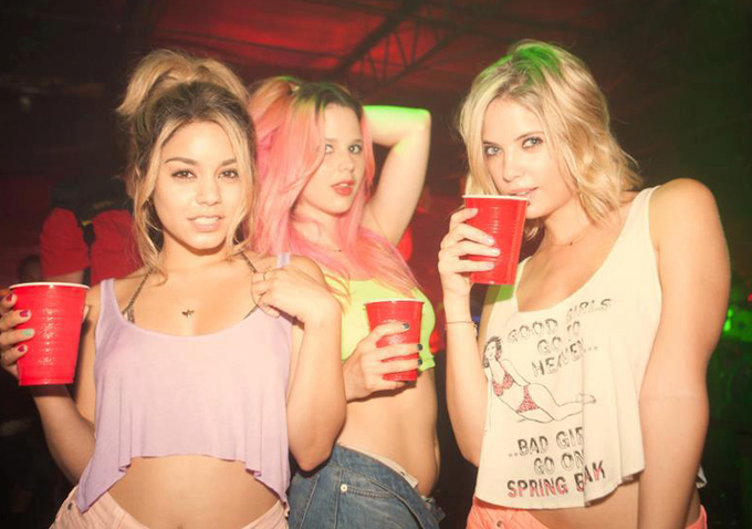 simbólico Discrepancia Alegrarse Spring Breakers' Soundtrack Includes New Songs By Skrillex, Cliff Martinez,  Waka Flocka Flame, Gucci Mane & More