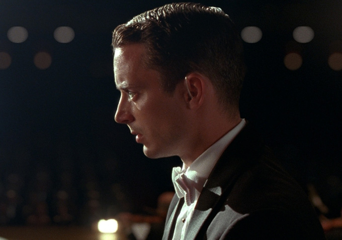Review: Riveting, Nimble & Elegant Thriller 'Grand Piano' Starring Elijah  Wood & John Cusack