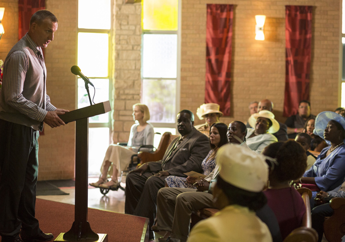 Christopher Eccleston in "The Leftovers" Season 2 Episode 1