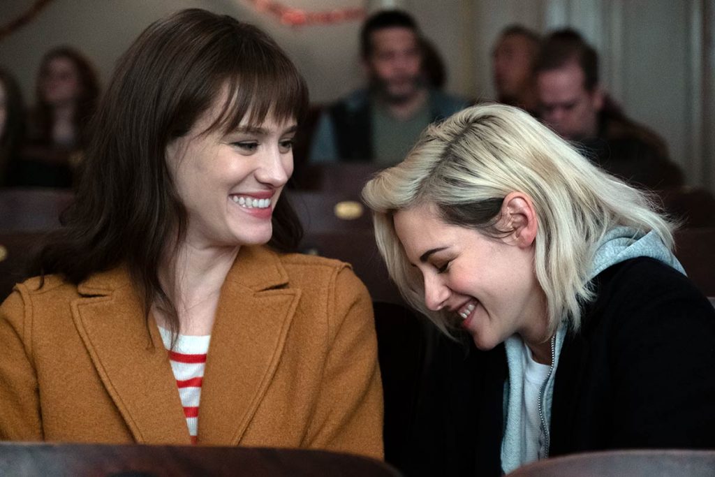 happiest season mackenzie davis kristen stewart