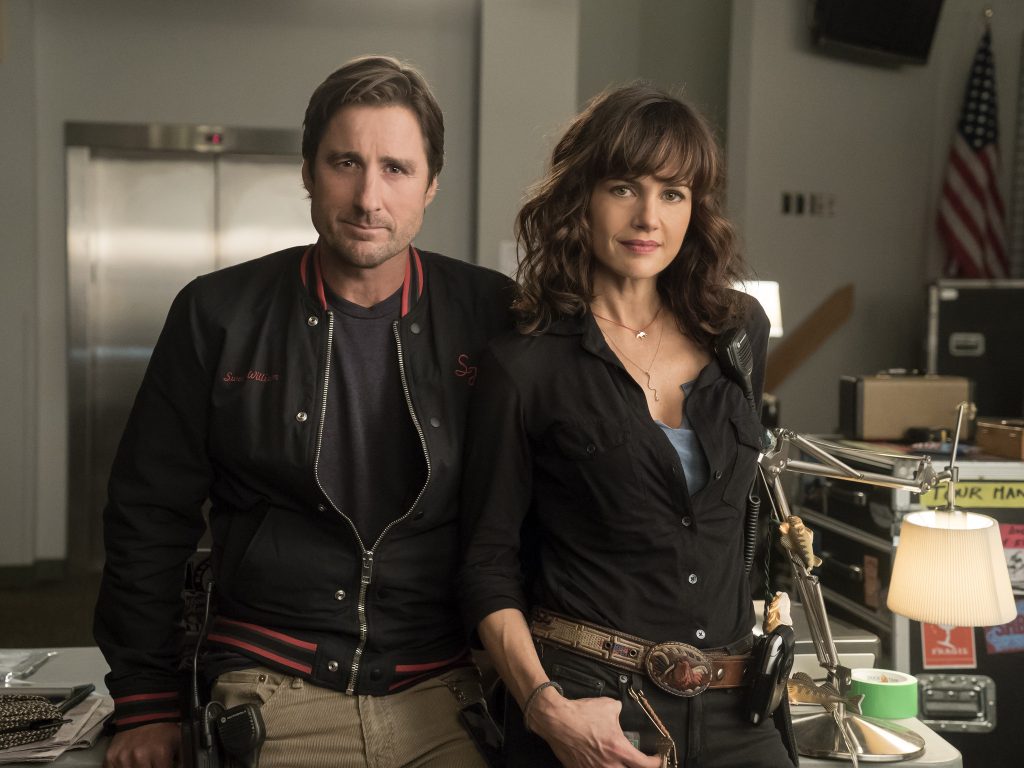 showtime-roadies-luke-wilson-carla-gugino