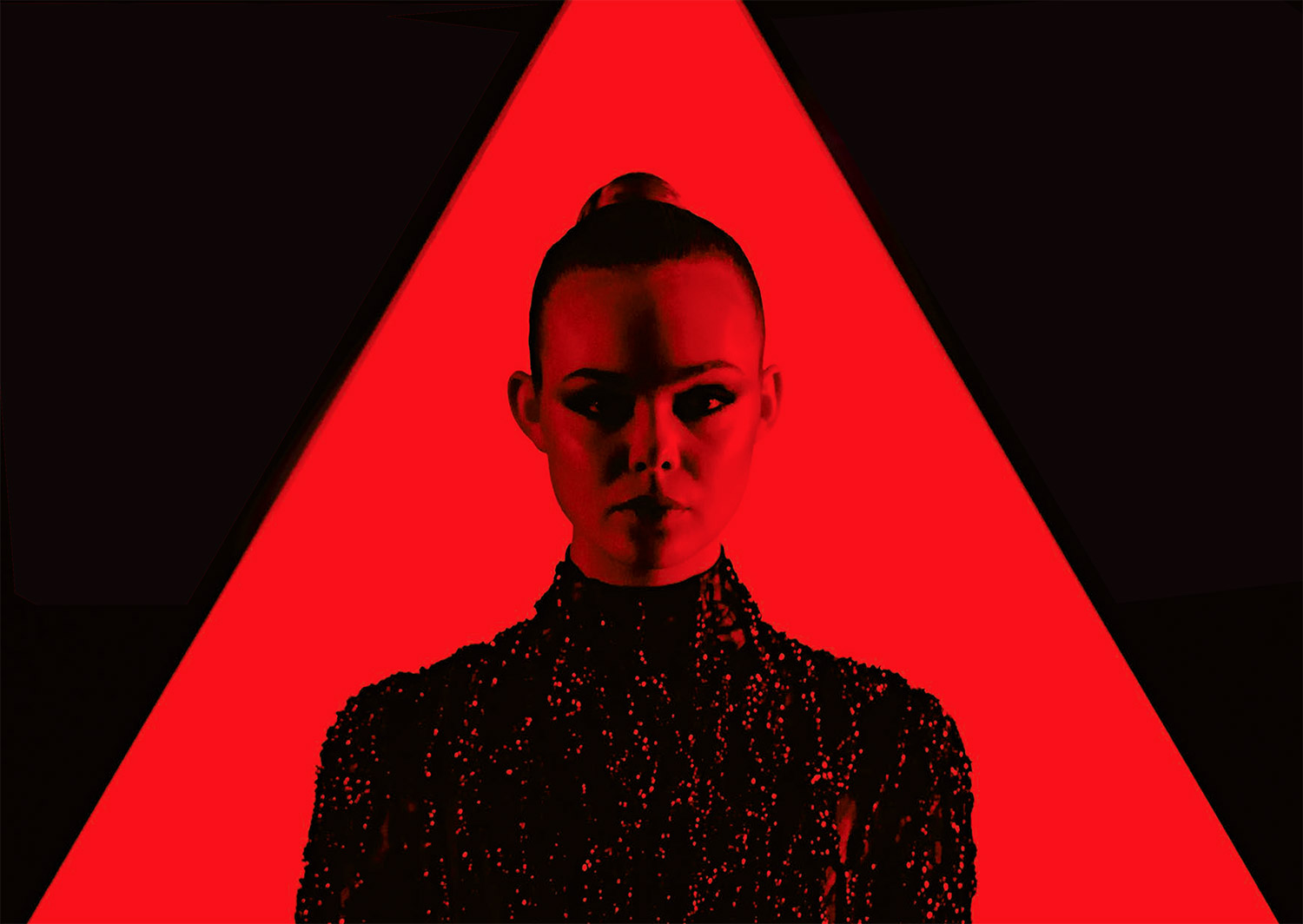 Nicolas Winding Refn’s ‘The Neon Demon’ Dated For June 24th; Running Time & New Photos Revealed 2