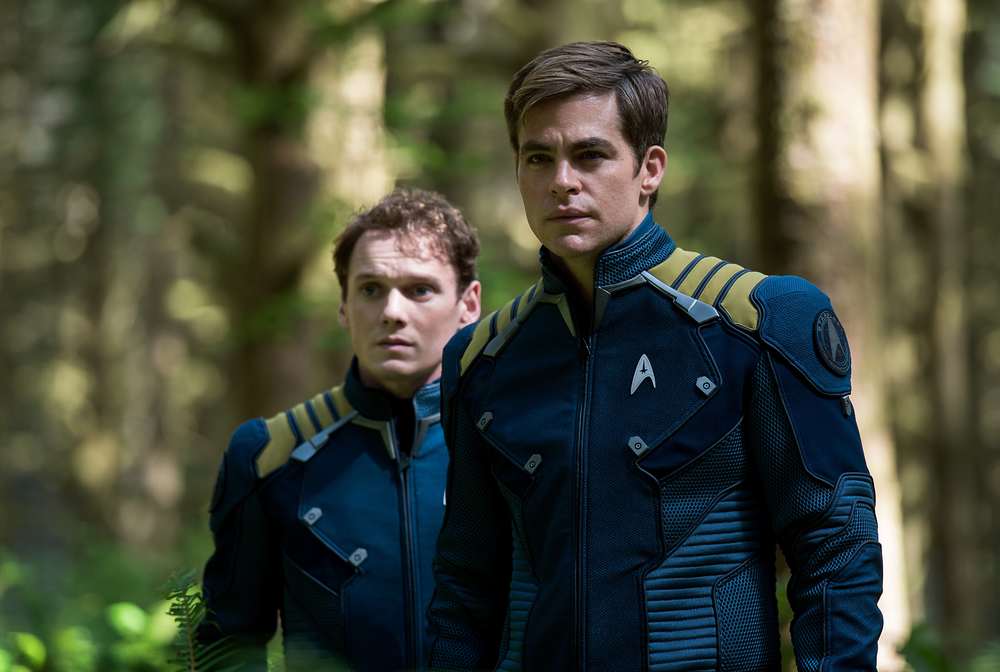 star-trek-beyond-STB-01606RLC-min