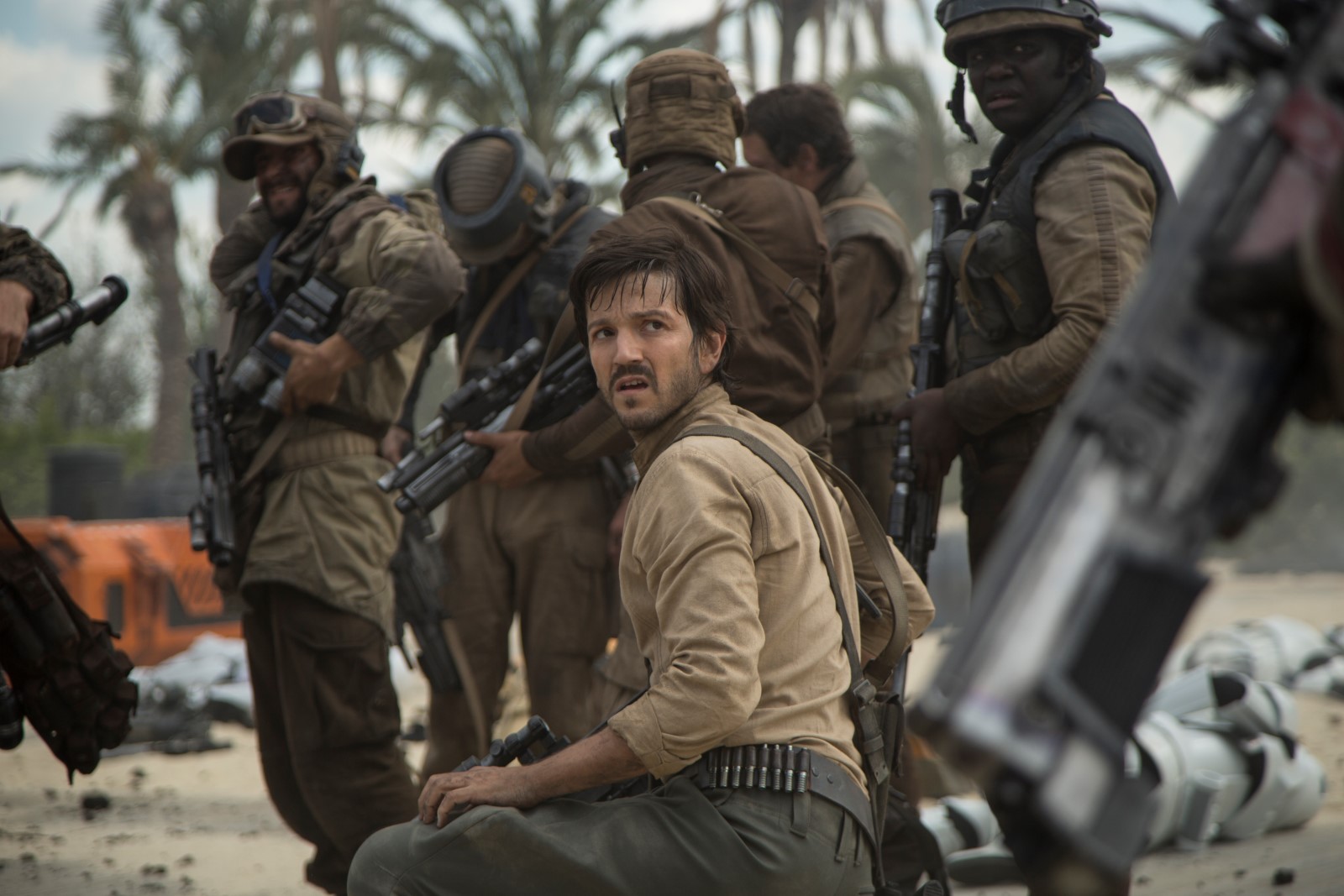 Rogue One: A Star Wars Story Cassian Andor (Diego Luna) Ph: Jonathan Olley ©Lucasfilm LFL 2016.