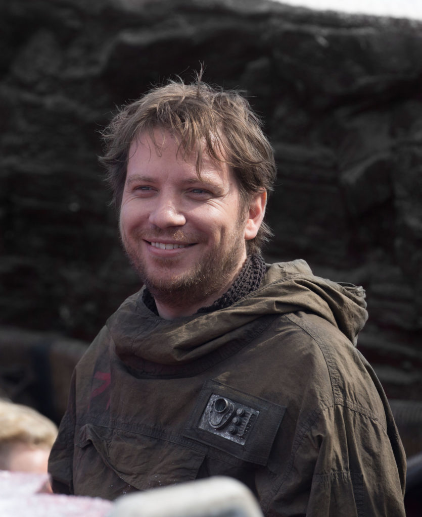 Gareth Edwards cameoed in Episode VIII! This is the Rogue One director in costume