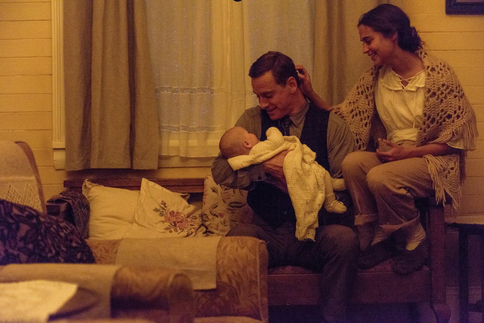 the-light-between-oceans-michael-fassbender-alicia-vikander-rachel-weisz-000909.jpg-r_1920_1080-f_jpg-q_x-xxyxx
