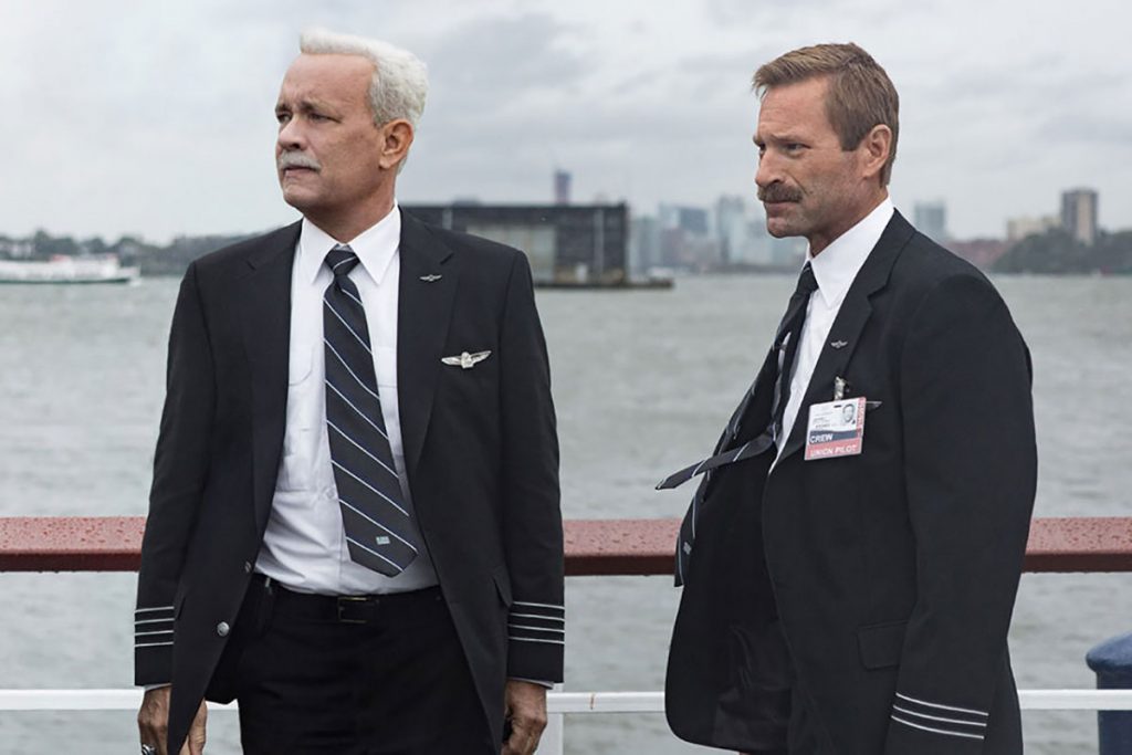 Tom Hanks and Aaron Eckhart in 'Sully'