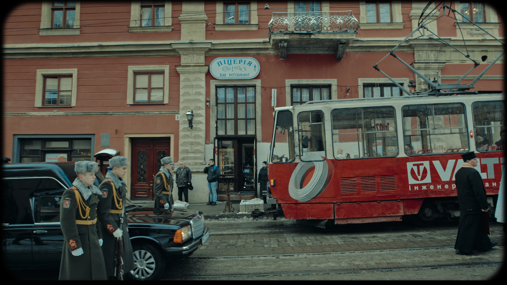 closerelations_04
