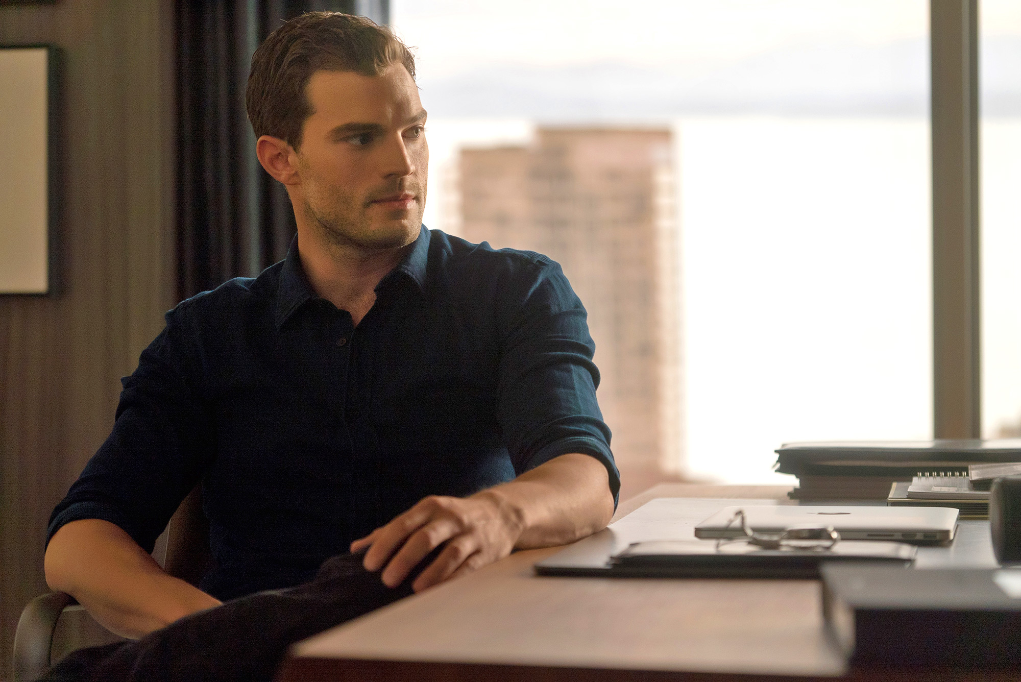 fifty-shade-darker-dakota-johnson-jamie-dornan-0101r