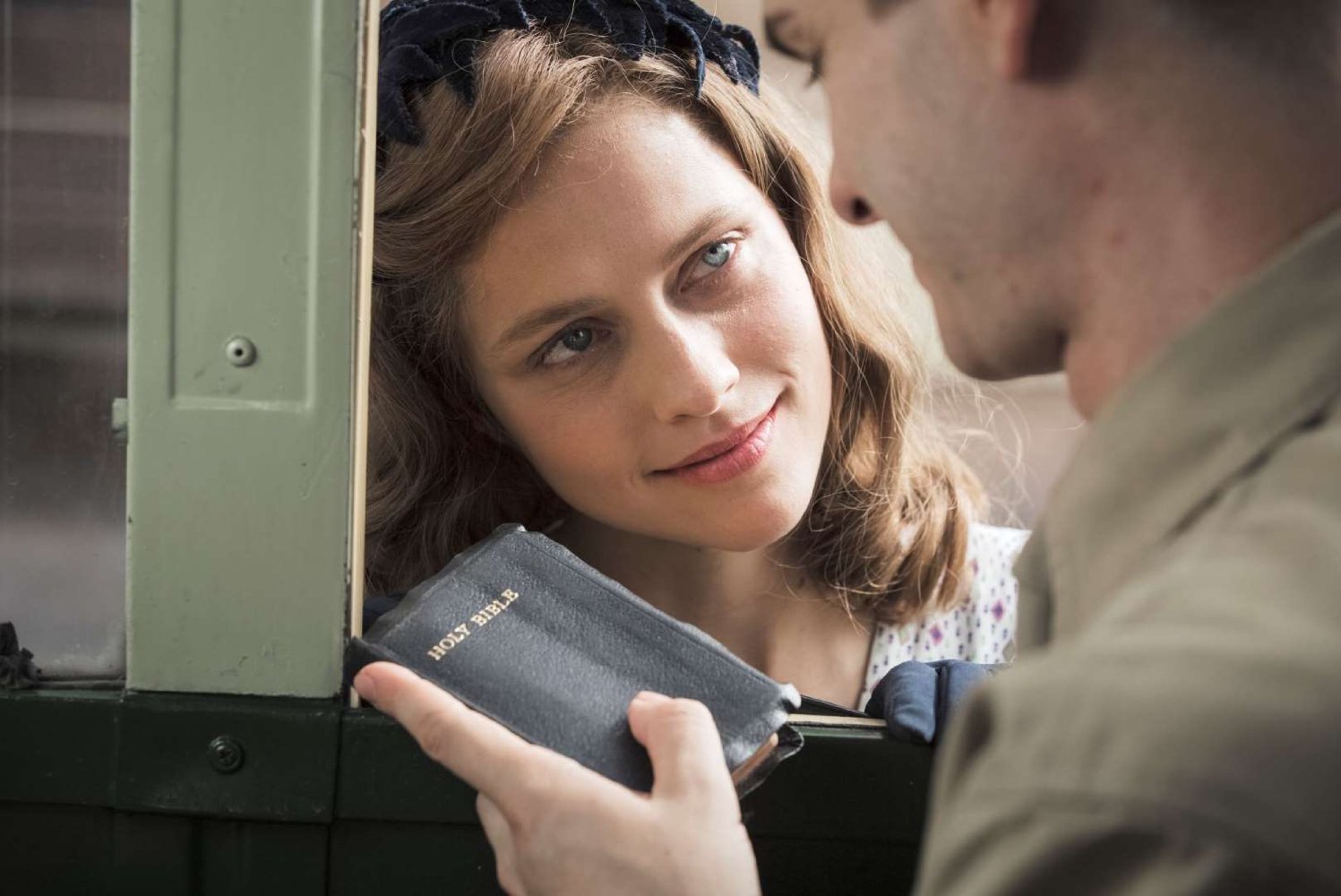 Andrew Garfield and Teresa Palmer in Hacksaw Ridge (2016)