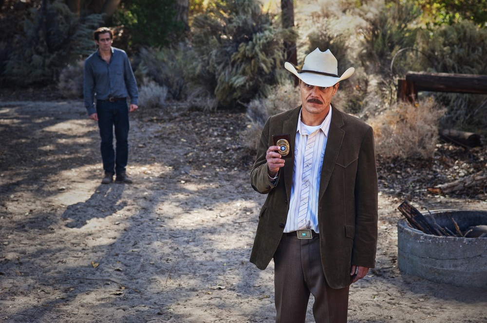 4100_D021_02649_R (l-r.) Academy Award nominees Jake Gyllenhaal and Michael Shannon star as Tony Hastings and Bobby Andes in writer/director Tom Fords romantic thriller NOCTURNAL ANIMALS, a Focus Features release. Credit: Merrick Morton/Focus Features