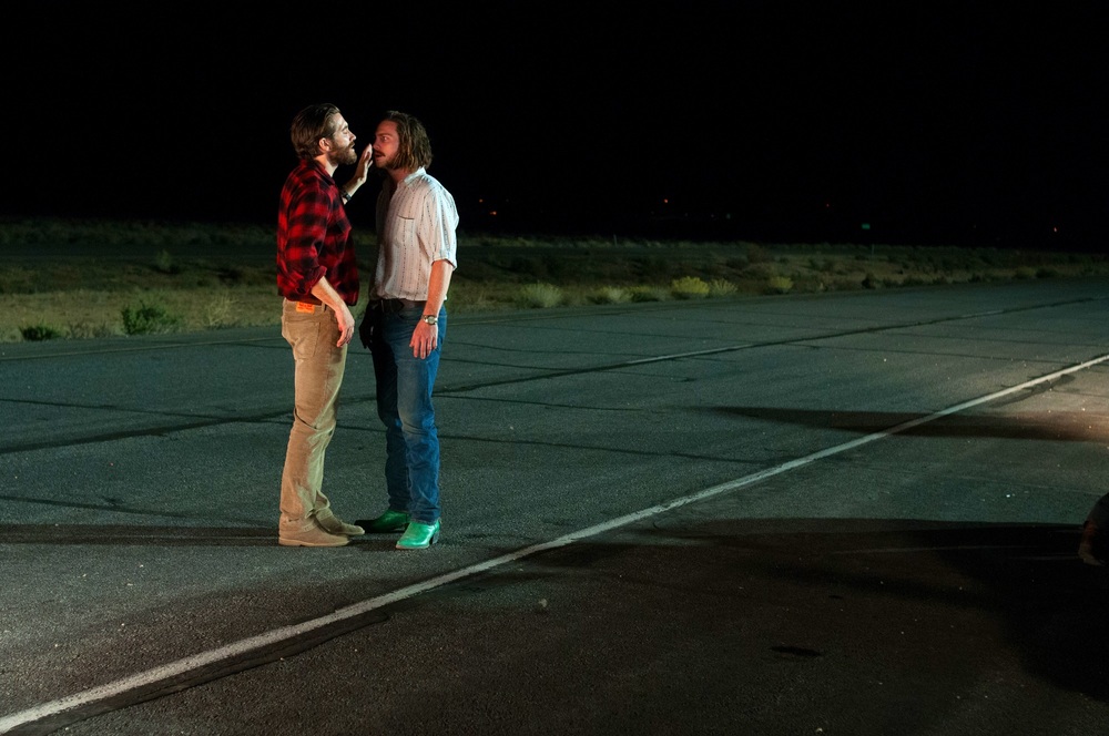 _DSC5549.NE4100_D007_00626_R_CROP (l-r) Academy Award nominee Jake Gyllenhaal portrays Tony Hastings and Aaron Taylor-Johnson as Ray Marcus in writer/director Tom Fords romantic thriller NOCTURNAL ANIMALS, a Focus Features release. Credit: Merrick Morton/Focus Features F