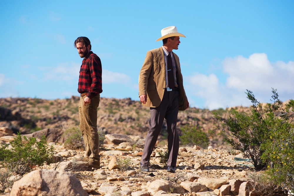 4100_D002_00209_R ( l-r.) Academy Award nominees Jake Gyllenhaal and Michael Shannon star as Tony Hastings and Bobby Andes in writer/director Tom Fords romantic thriller NOCTURNAL ANIMALS, a Focus Features release. Credit: Merrick Morton/Focus Features