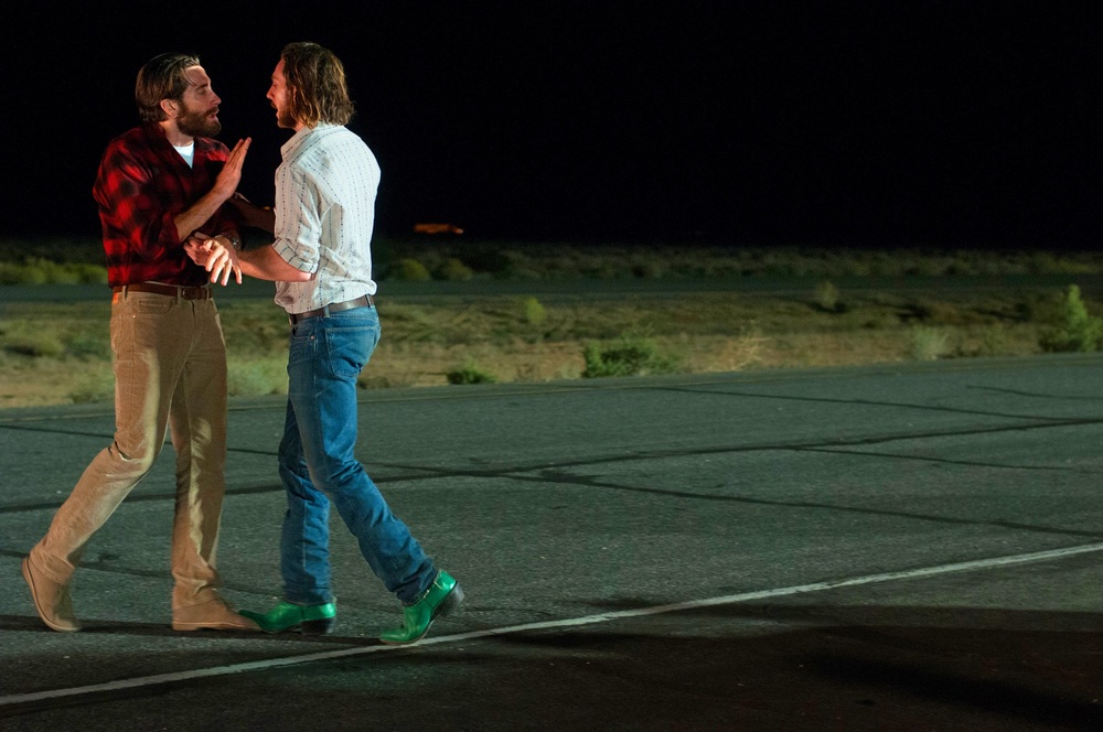 4100_D007_00650(l-r) Academy Award nominee Jake Gyllenhaal portrays Tony Hastings and Aaron Taylor-Johnson as Ray Marcus in writer/director Tom Fords romantic thriller NOCTURNAL ANIMALS, a Focus Features release.Credit: Merrick Morton/Focus Features