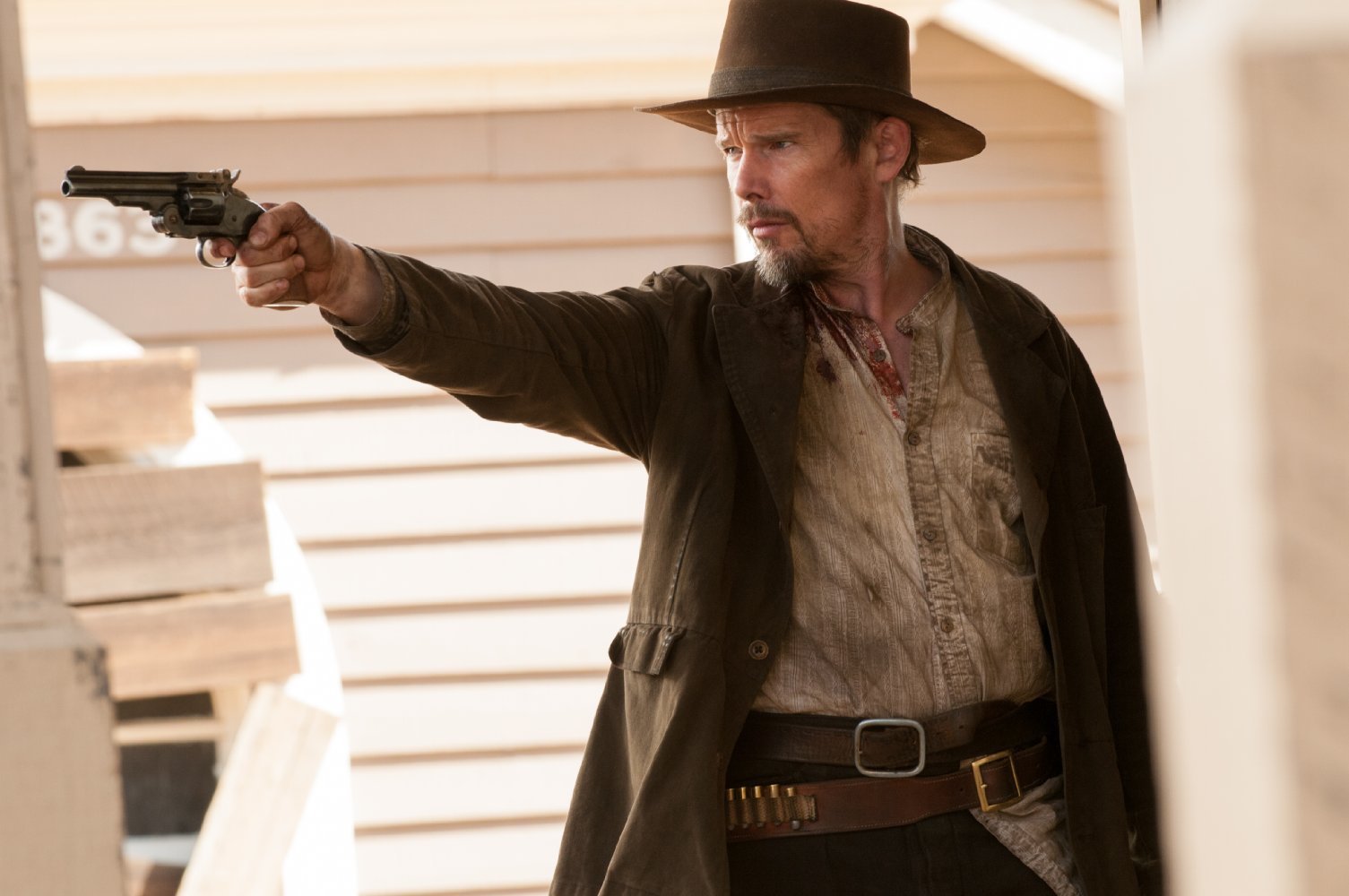 ethan-hawke-in-in-a-valley-of-violence-2016