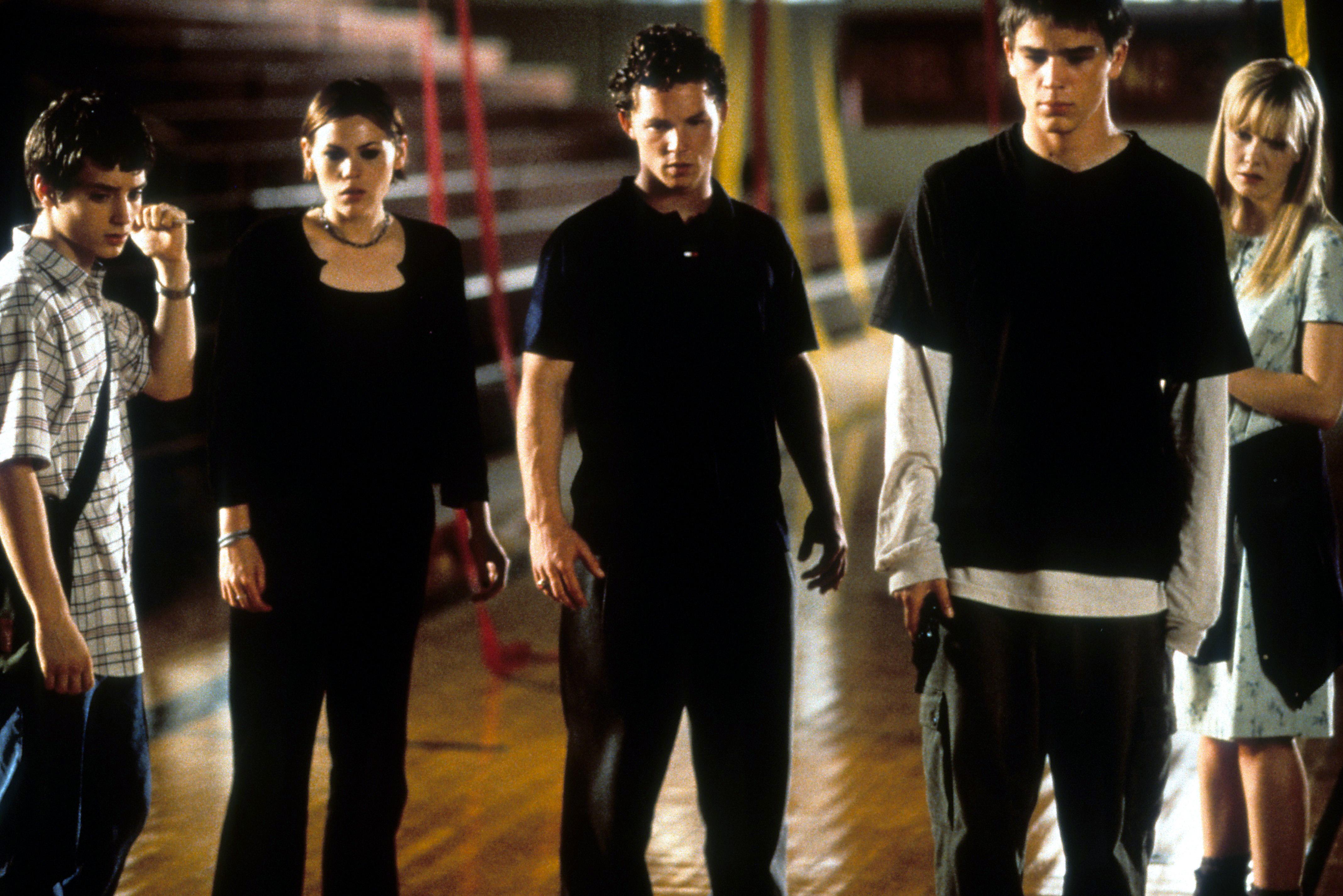 elijah-wood-josh-hartnett-shawn-hatosy-clea-duvall-and-laura-harris-in-the-faculty-1998