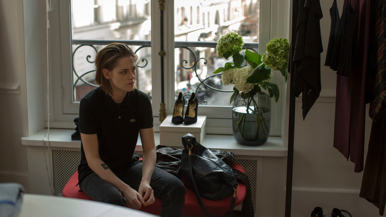 new-kristen-stewart-personal-shopper-still-3