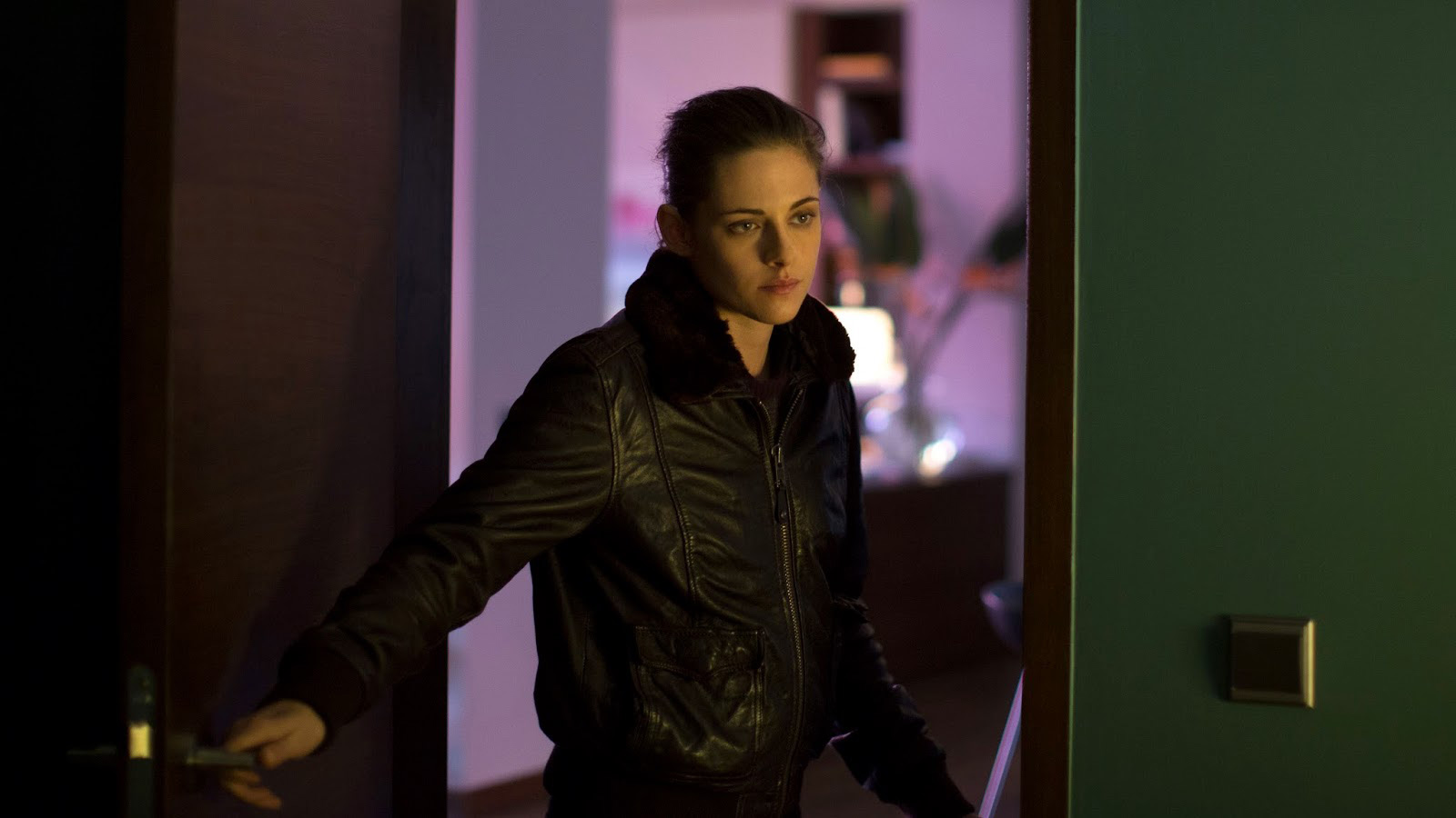 new-kristen-stewart-personal-shopper-still-18