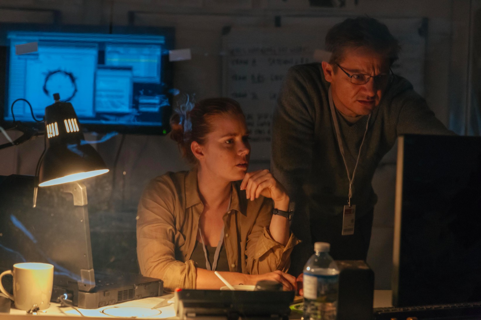 arrival-amy-adams-jeremy-renner-arrival_050