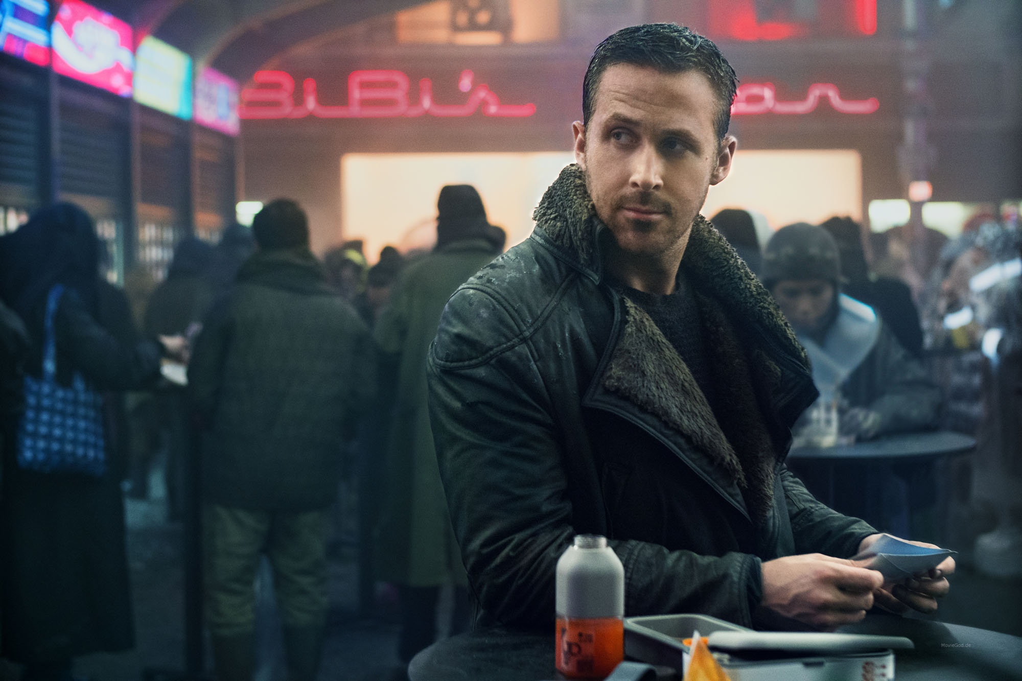 First Official Images Of Ryan Gosling Harrison Ford In Blade Runner 