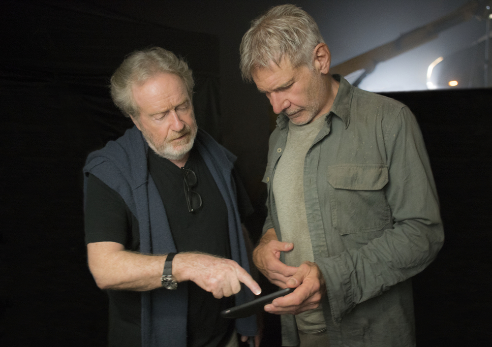 ryan-gosling-blade_runner_2049__blade_runner_2049_-_making_of_-_02_ridley_scott_harrison_ford