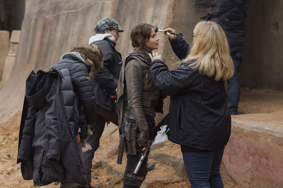 rogue-one-a-star-wars-story-felicity-jones-gareth-edwards-42283-20170101-192710-10