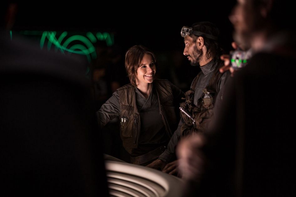 rogue-one-a-star-wars-story-felicity-jones-gareth-edwards-42283-20170101-192706-5