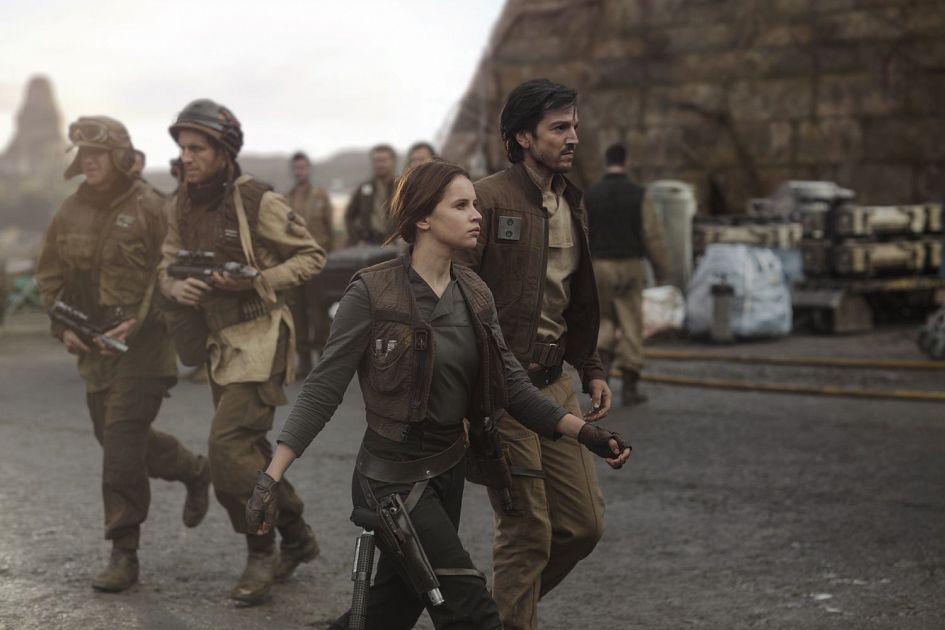 rogue-one-a-star-wars-story-felicity-jones-gareth-edwards-42283-20170101-192347-15