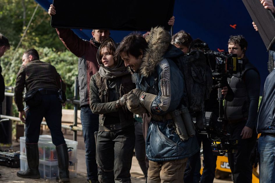 rogue-one-a-star-wars-story-felicity-jones-gareth-edwards-42283-20161219-185645-1