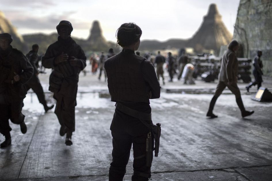 rogue-one-a-star-wars-story-felicity-jones-gareth-edwards-42283-20161213-191907-6