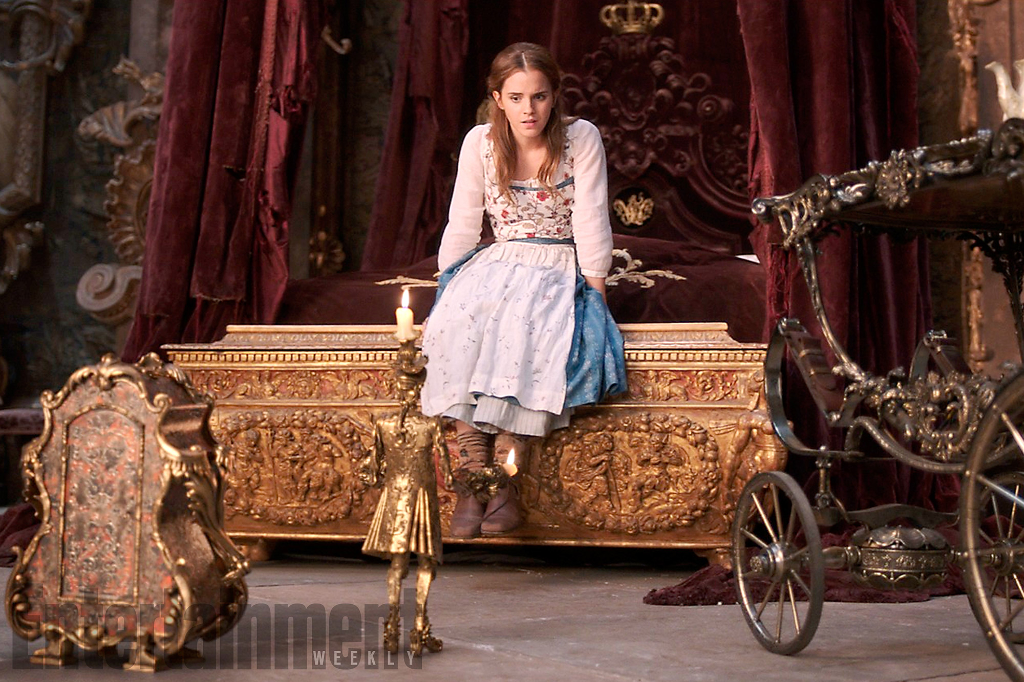 Belle-(Emma-Watson)-has-a-heart-to-heart-with-the-enchanted-household-staff-–-Cogsworth-(Ian-McKellen),-Lumiere-(Ewan-McGregor),-and-Mrs.-Potts-(Emma-Thompson)-Beauty-And-The-Beast