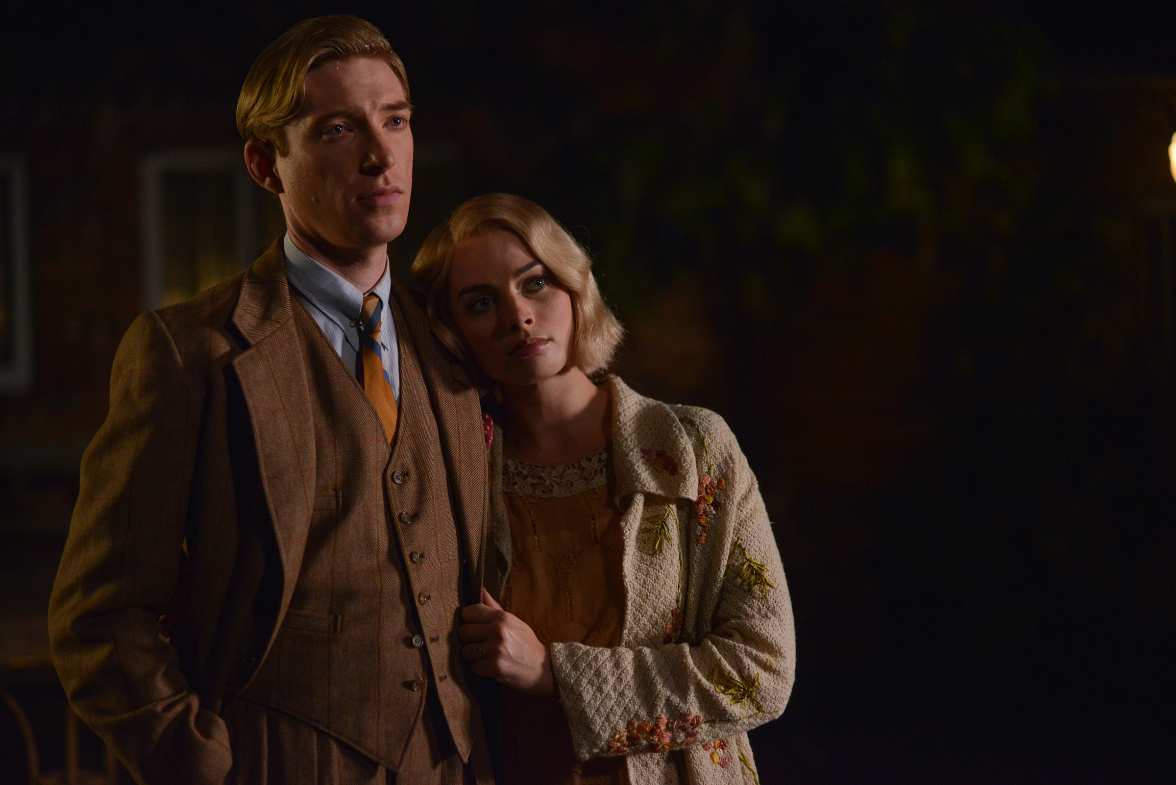 Domhnall Gleeson as 'Alan Milne' and Margot Robbie as 'Daphne Milne' in the film UNTITLED A.A. MILNE. Photo by David Appleby. © 2017 Fox Searchlight Pictures