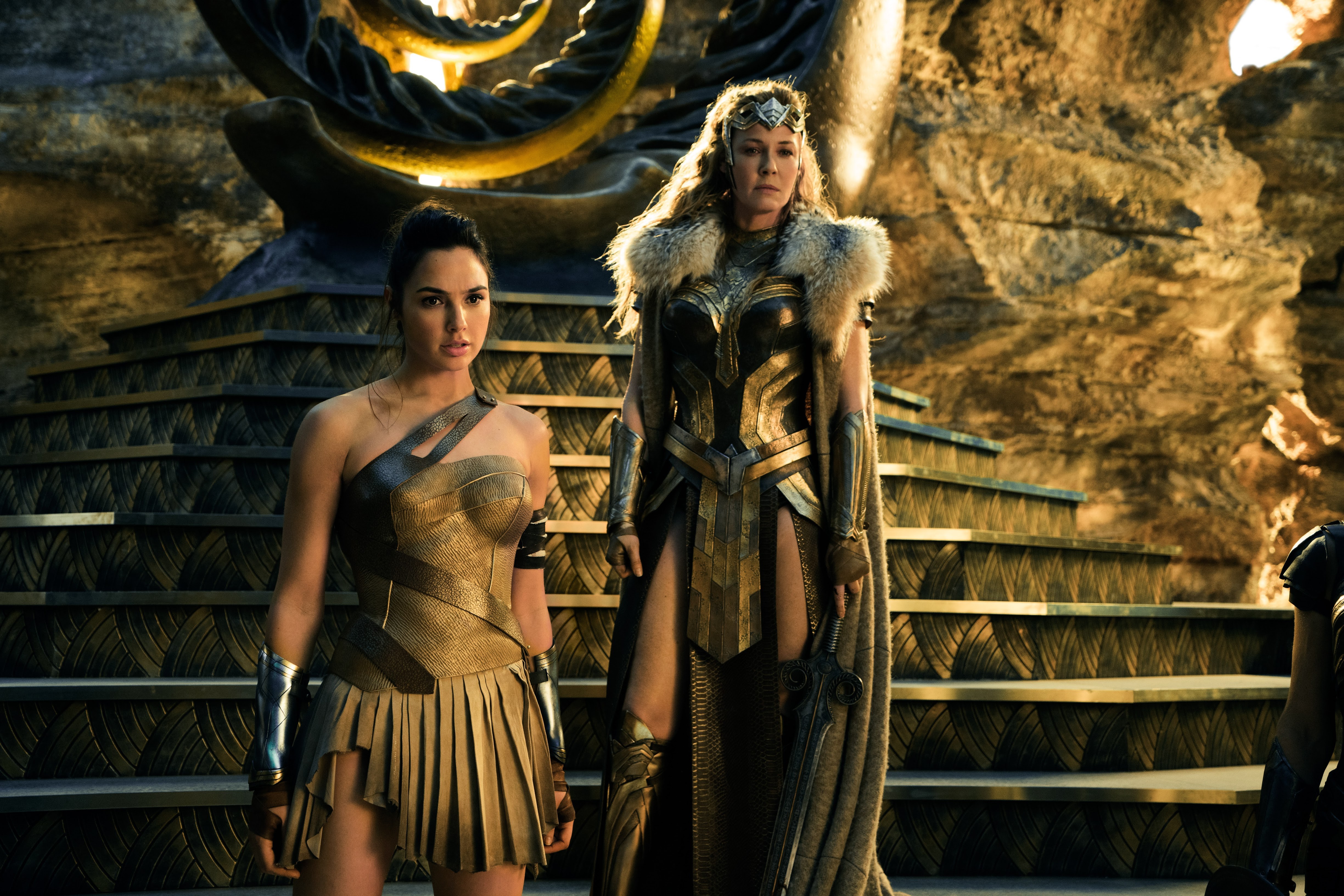 wonder woman gal gadot WW-12558cc4r