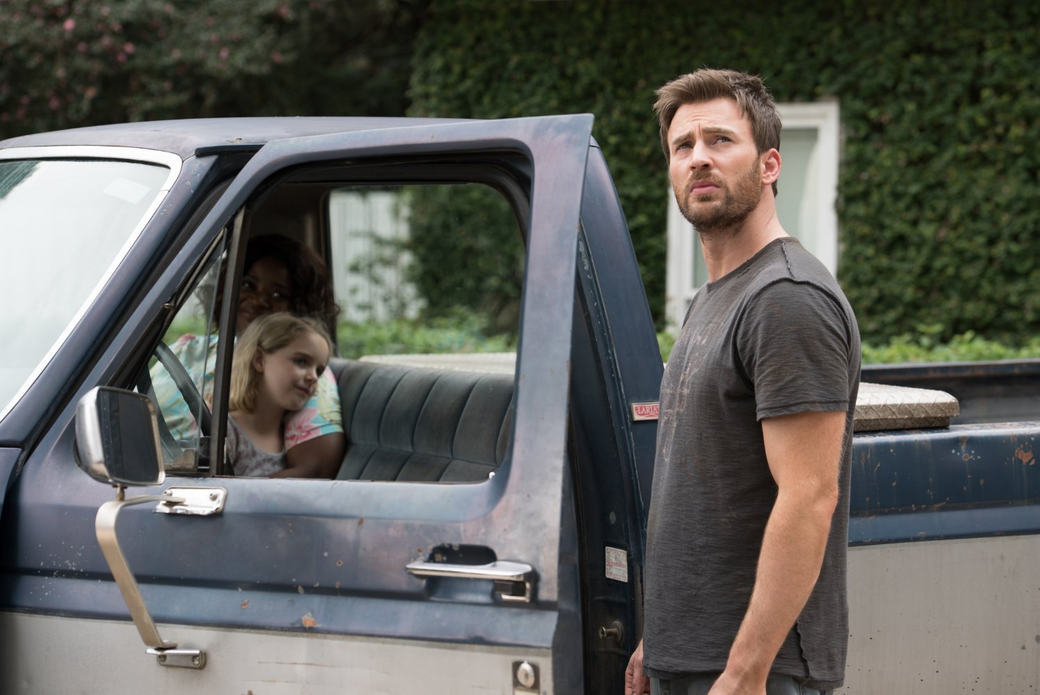 Chris Evans and Mckenna Grace in Gifted (2017)