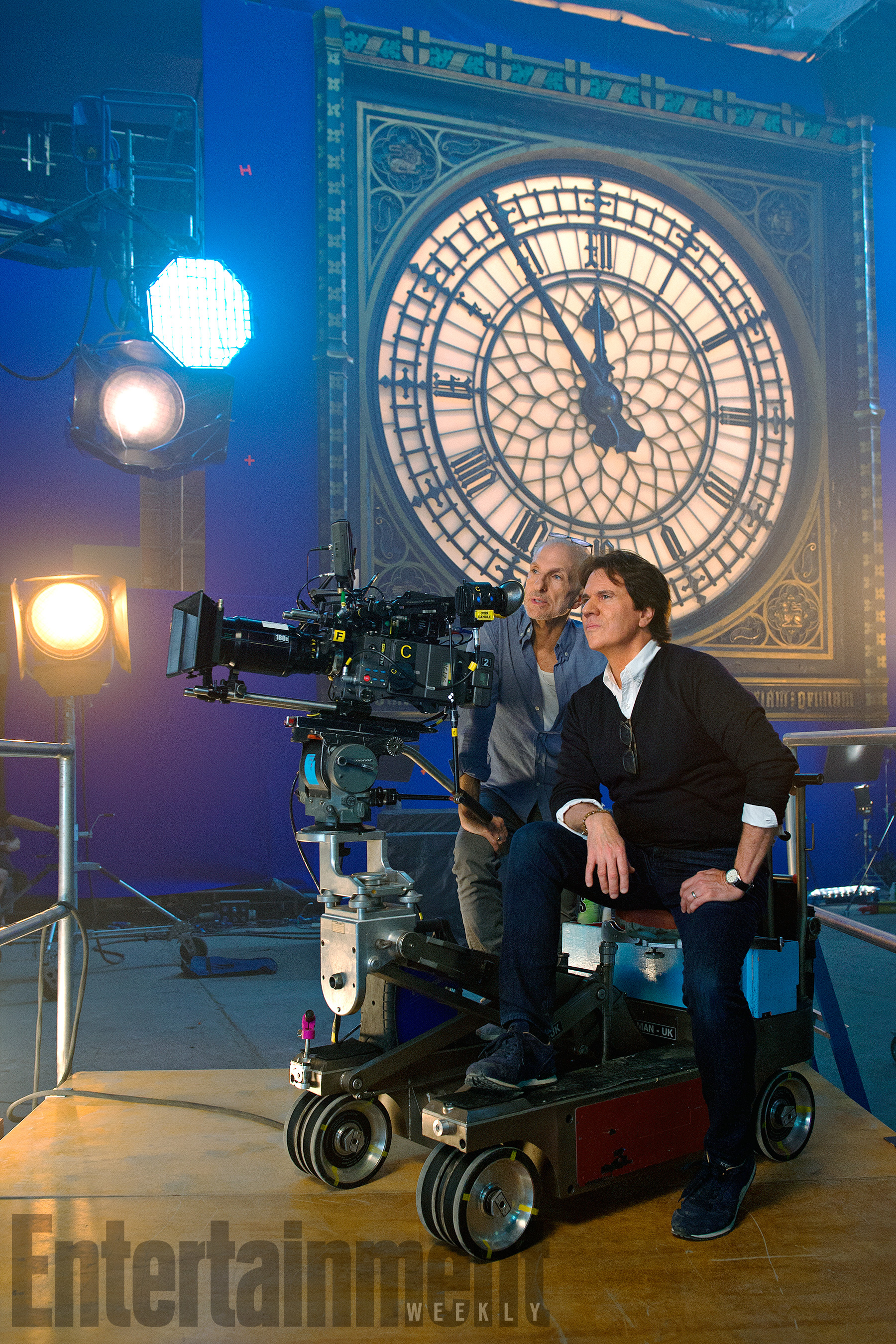 Director-Rob-Marshall-and-producer-John-DeLuca-on-the-London-set-of-Mary-Poppins-Returns