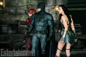 JUSTICE LEAGUE (2017) (L-r) EZRA MILLER as The Flash, BEN AFFLECK as Batman and GAL GADOT as Wonder Woman Credit: Clay Enos/ ™ & © DC Comics/Warner Bros.