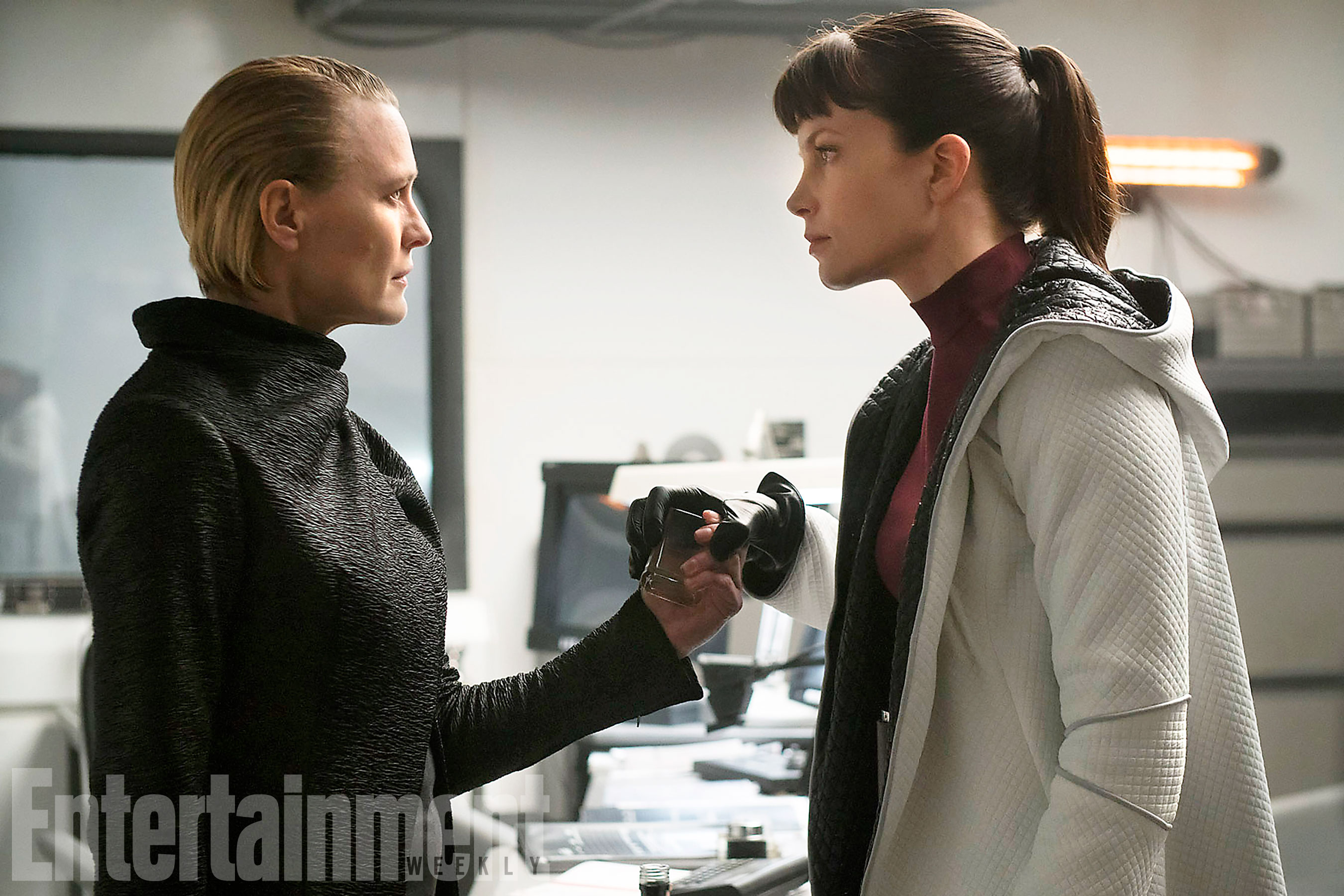 Blade Runner 2049 (2017) Robin Wright and tk