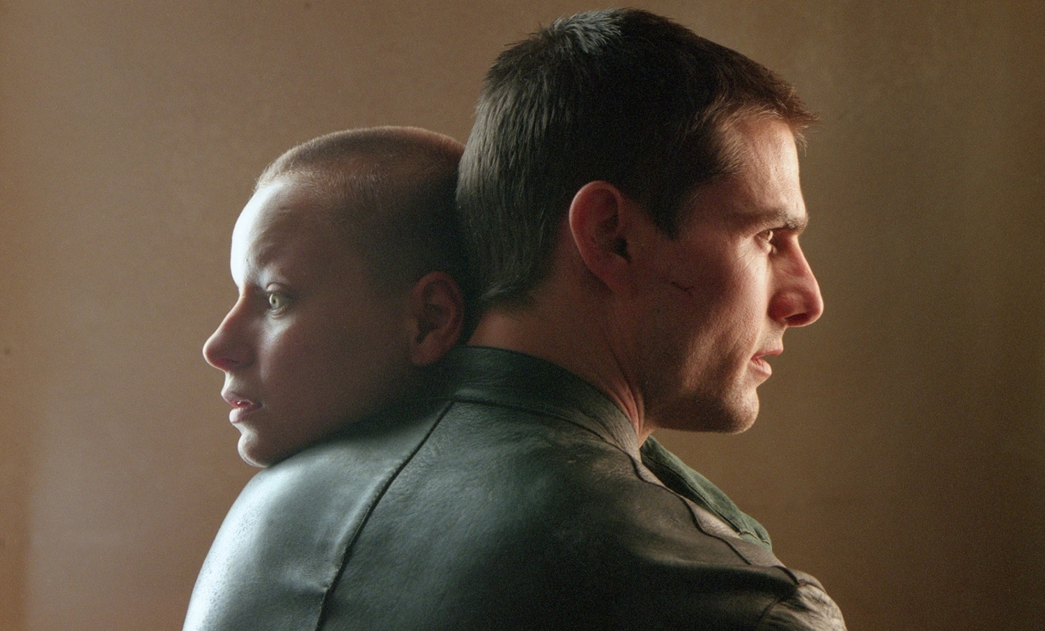 Tom-Cruise-and-Samantha-Morton-in-Minority-Report-(2002)