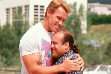 Arnold Schwarzenegger and Danny DeVito in Twins (1988)