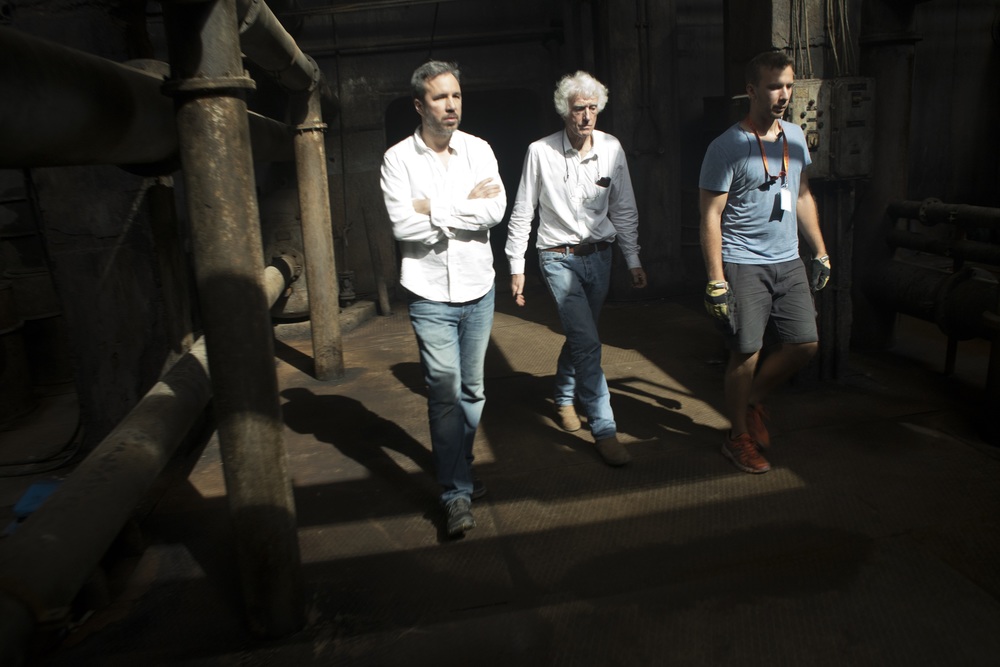 DP Roger Deakins and Director DENIS VILLENEUVE on the set of Alcon EntertainmentÕs sci fi thriller BLADE RUNNER 2049