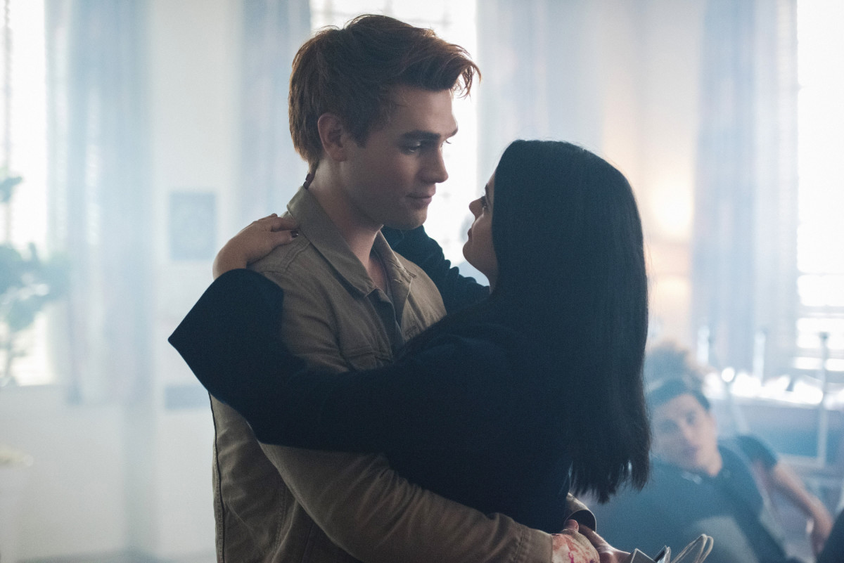 Riverdale -- "A Kiss Before Dying" -- Image Number: RVD201b_0363.jpg -- Pictured (L-R): KJ Apa as Archie Andrews and Camila Mendes as Veronica Lodge -- Photo: Dean Buscher/The CW -- é 2017 The CW Network. All Rights Reserved