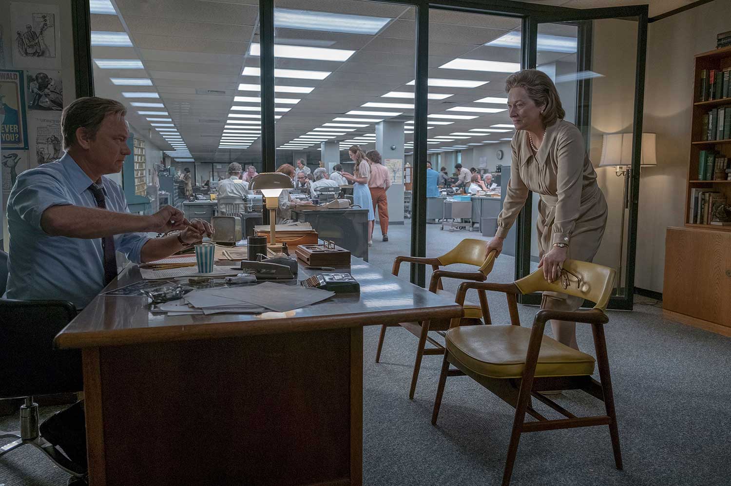 Ben-Bradlee-(Tom-Hanks,-left)-and-'Washington-Post'-publisher-Kay-Graham-(Meryl-Streep)-race-to-catch-up-with-the-'New-York-Times'-i