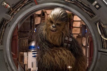 Chewie-and-R2-D2-aboard-the-Millennium-Falcon-Star-Wars-The-Last-Jedi