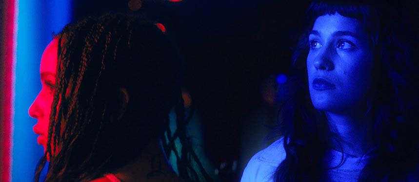 Zoë-Kravitz-and-Lola-Kirke-in-Gemini-(2017)