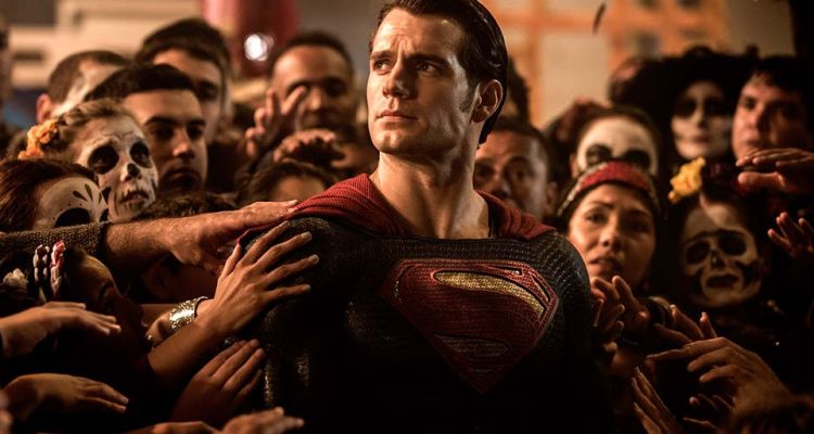 Superman Star Henry Cavill Isn't Contracted for The Flash or