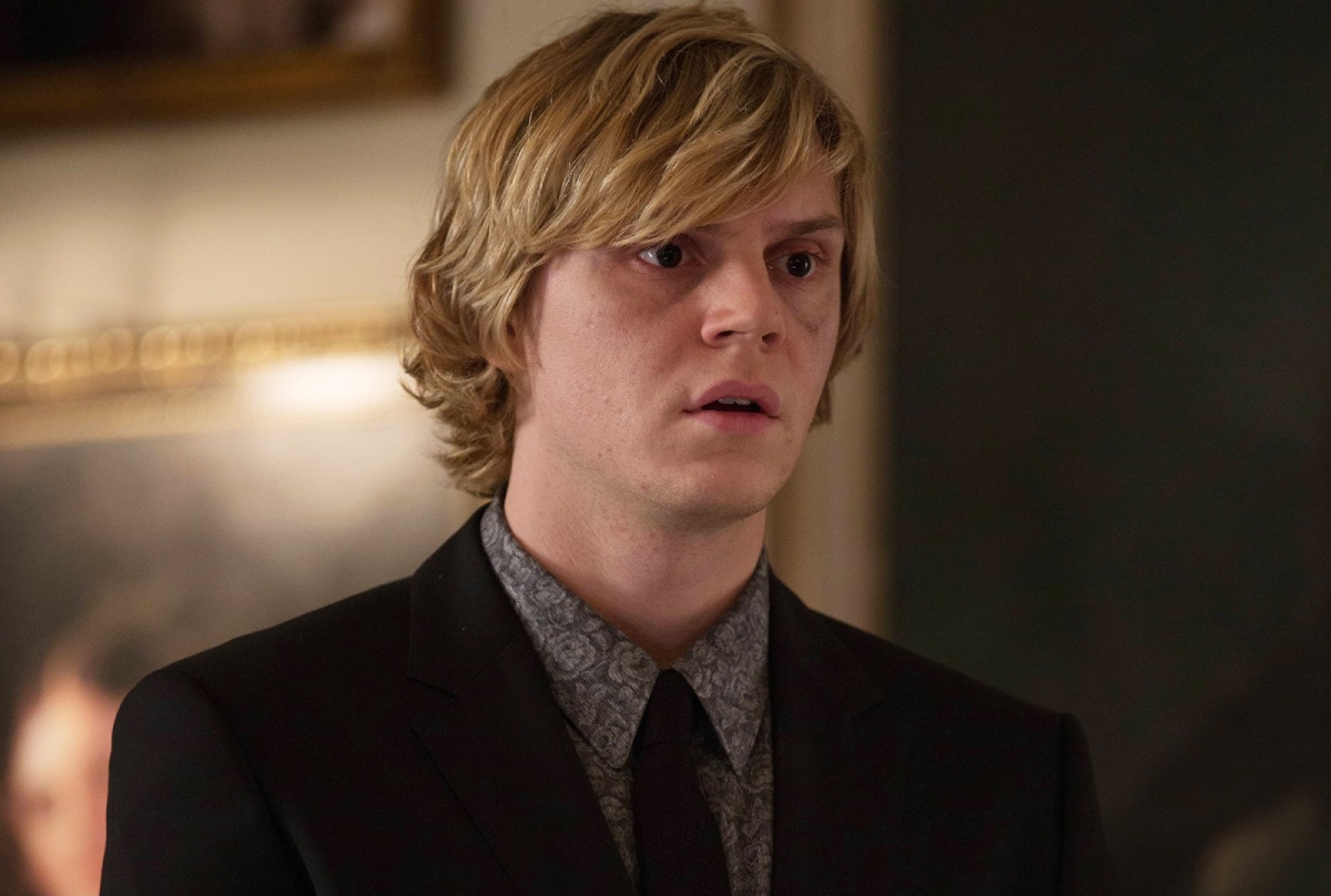 Evan Peters As Jeffrey Dahmer In Netflix Series Seen In First