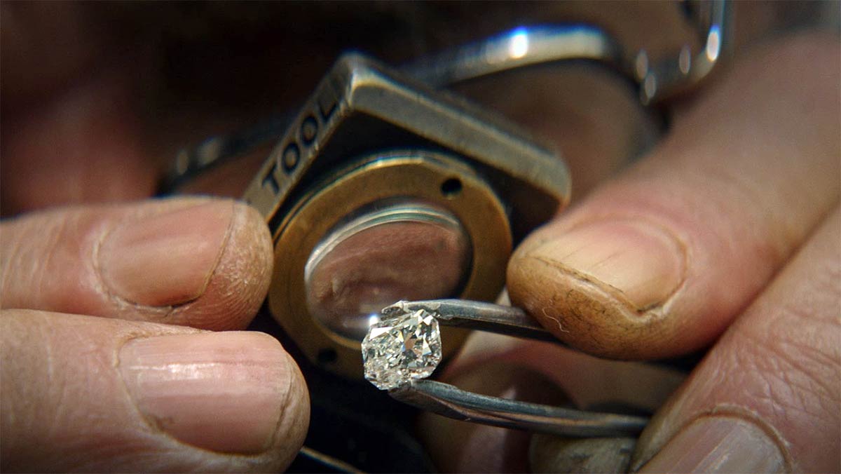 Rapaport: De Beers Ends Lab-Grown Engagement-Ring Test : r/Diamonds