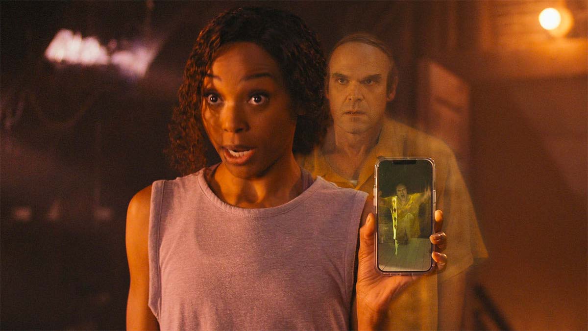 'We Have A Ghost' Review: A Horror-Comedy That Delivers On Neither Premise